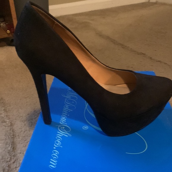 Heels - Picture 3 of 4